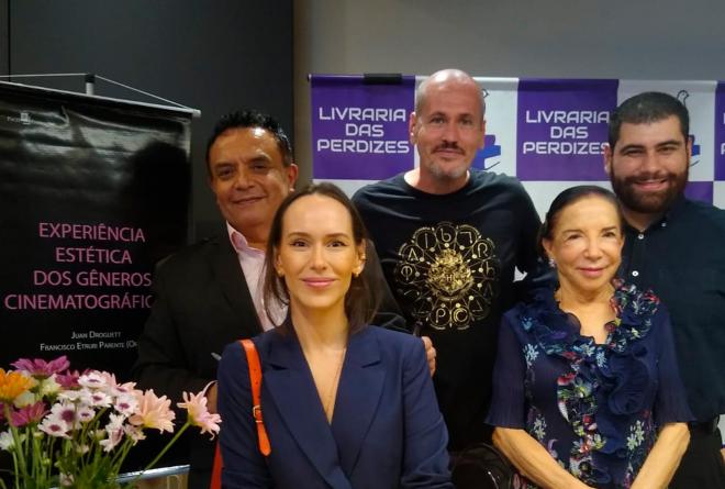 Imagem da Galeria da Not&iacute;cia: Coordenador de Jornalismo do UNIFEF participa de lançamento de livro sobre gêneros cinematográficos em São Paulo
